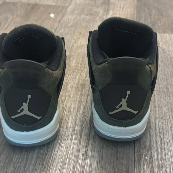 Jordan Green Sneakers with Cushioned Midsole and Mesh Upper - Picture 3 of 4